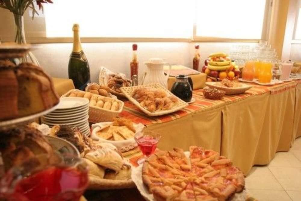 فندق Ritz ميندوزا المظهر الخارجي الصورة